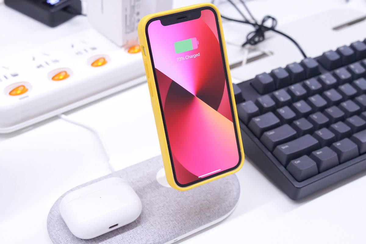 充电新体验MOMAX立式双项磁吸无线充电器测评pg电子娱乐平台iPhone 1312通用无线(图6) 充电新体验MOMAX立式双项磁吸无线充电器测评pg电子娱乐平台iPhone 1312通用无线(图6)